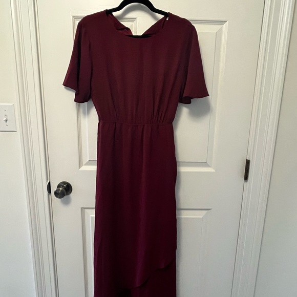 ✨ The Dell Woven Wrap Dress in Burgundy - Picture 2 of 8